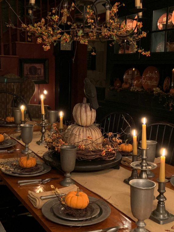 8 Halloween Tablescapes that Captivate the Imagination